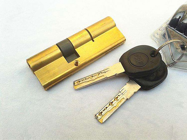 遵化汽車開鎖(配汽車遙控鑰匙)